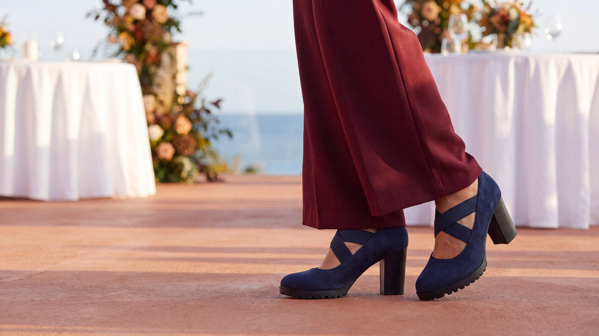 Zapatos Mary Jane azul marino de tacón ancho con plataforma y tiras cruzadas