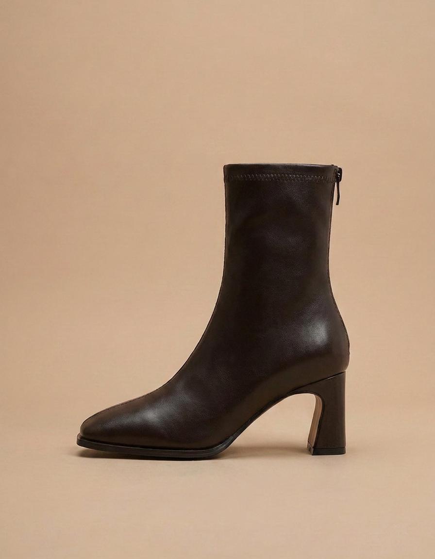 Ariadna | Botines de punta cuadrada con tacón - Marrón